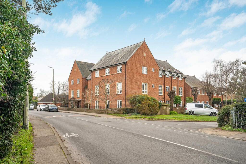 Main image of property: Wootton Road, Abingdon, OX14