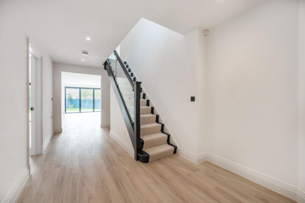 Church Road, Great Bookham, KT23 photo 4