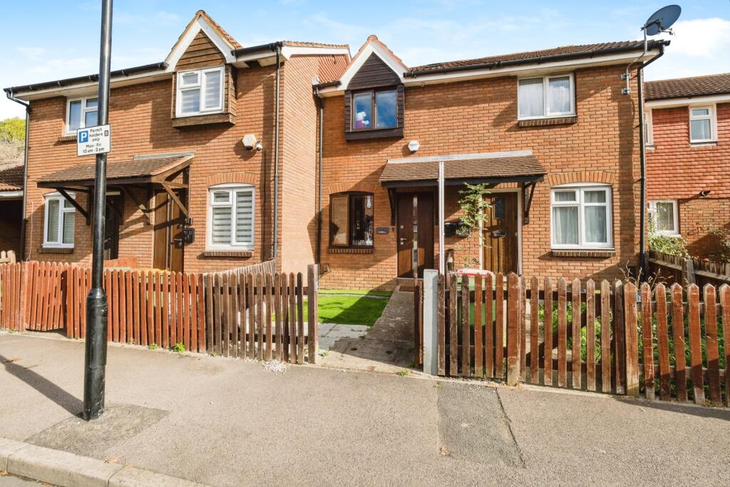Main image of property: Oliver Gardens, Beckton, London, E6