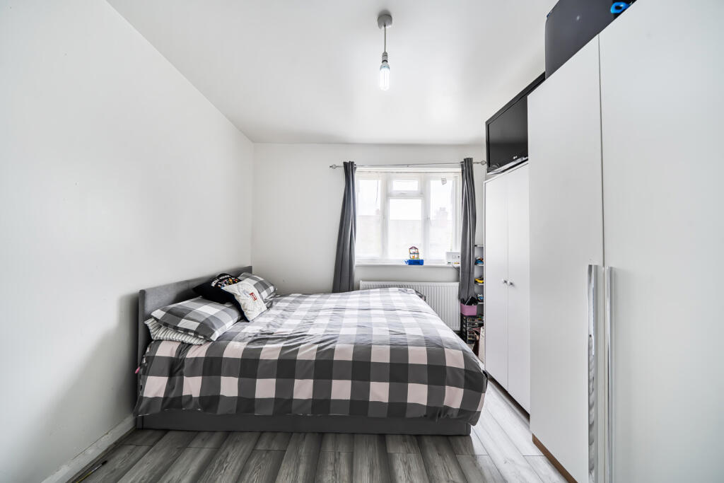 Apartment in Southall - View 5