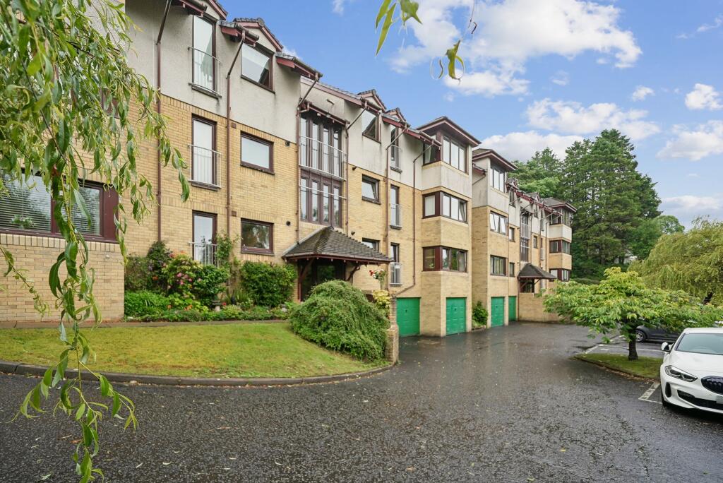Main image of property: Flat 4, Larchfield House, Maclachlan Road, Helensburgh, G84 9BT