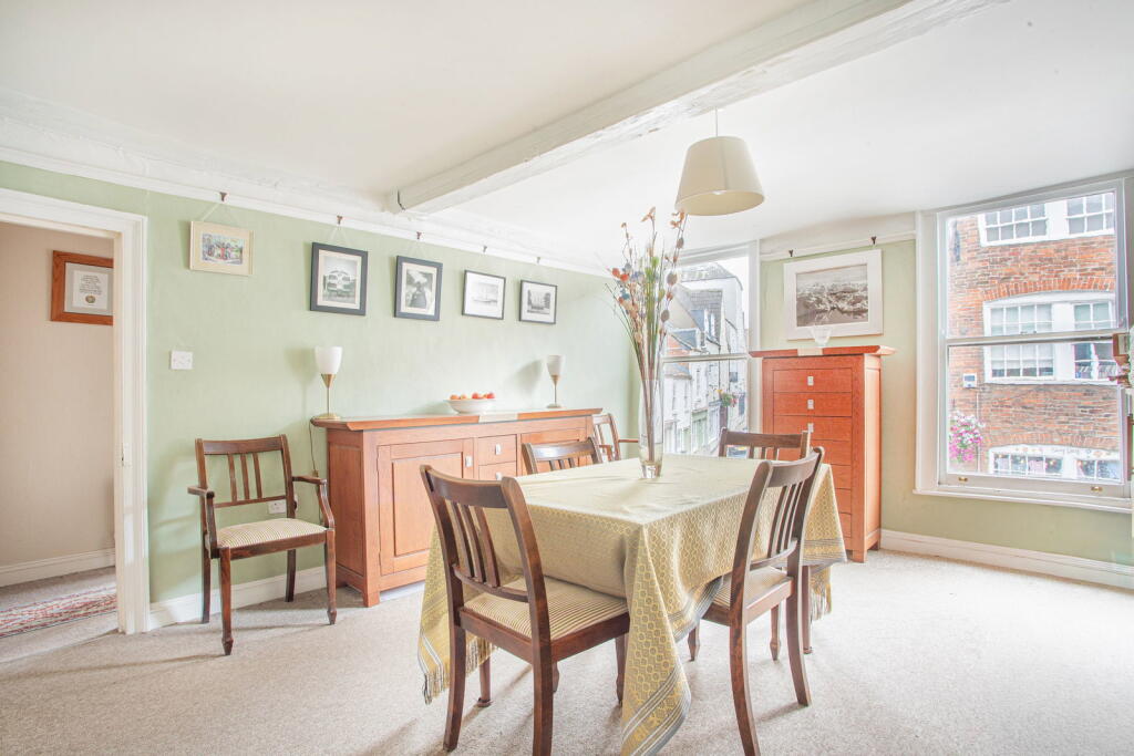 Apartment in Gloucester - View 4