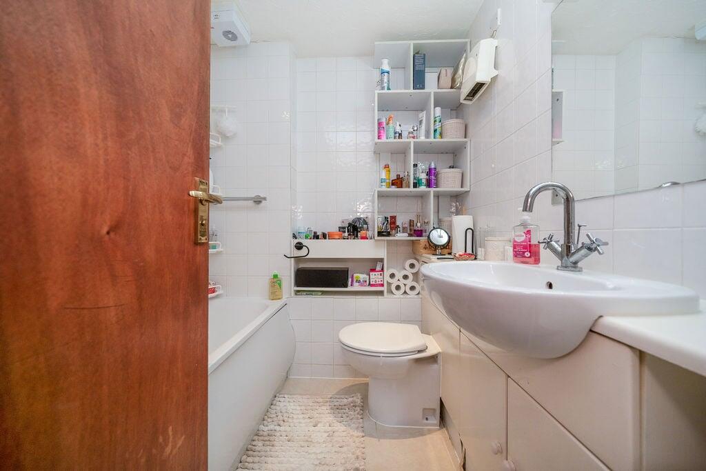 Knowles Close, Yiewsley, West Drayton, UB7 photo 4