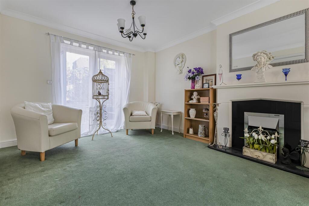 House in Dartford - More