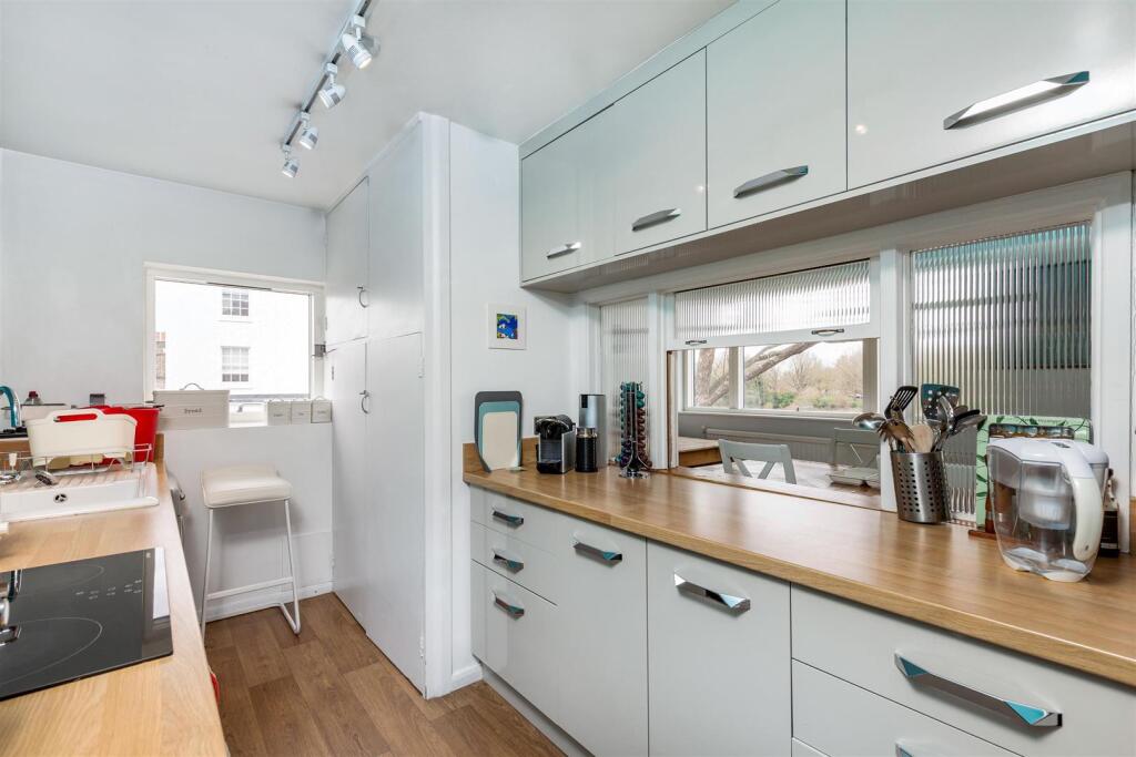 Apartment in London, Mortlake - View 4