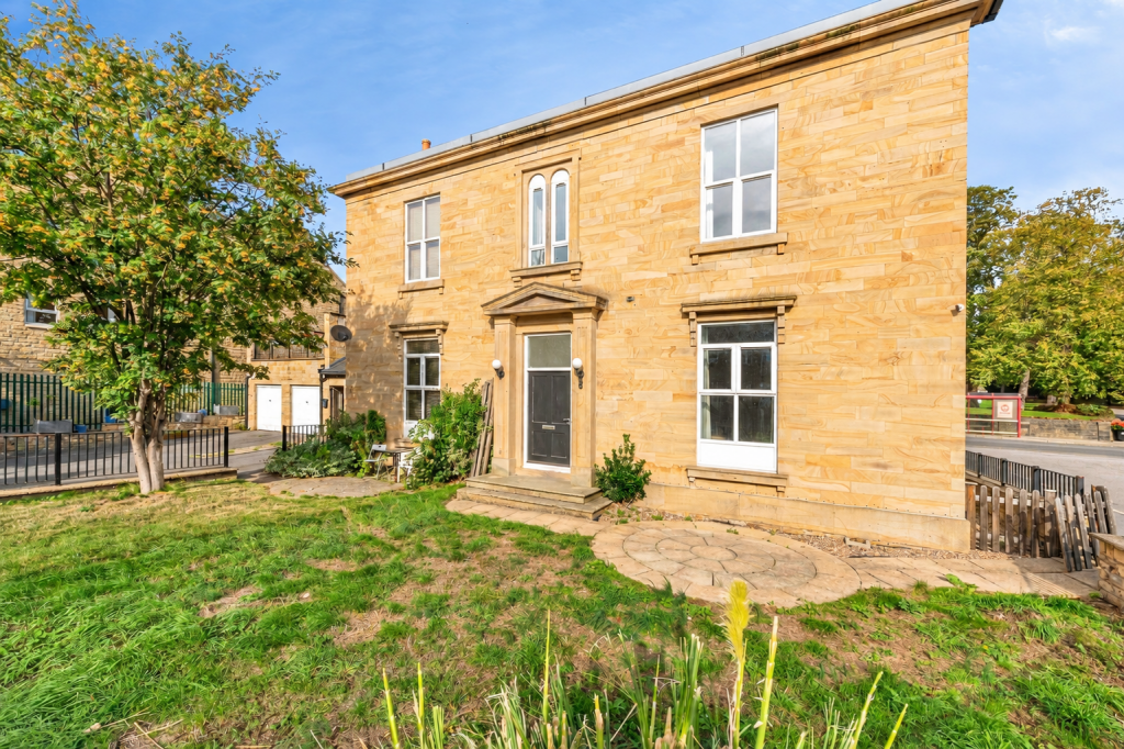 Main image of property: 99 Huddersfield Road, Mirfield, West Yorkshire