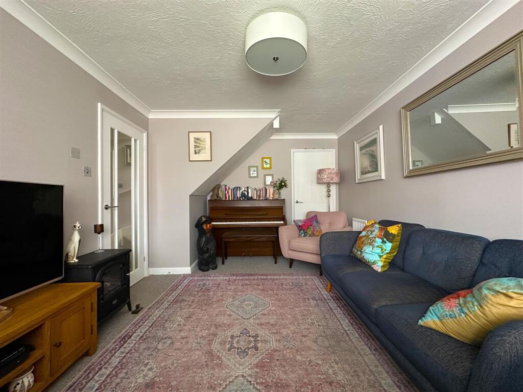 Sutherland Crescent, Chippenham photo 3