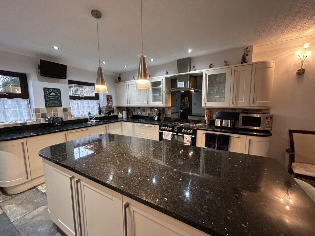 Sands Lane, Mirfield, WF14 8HJ photo 4