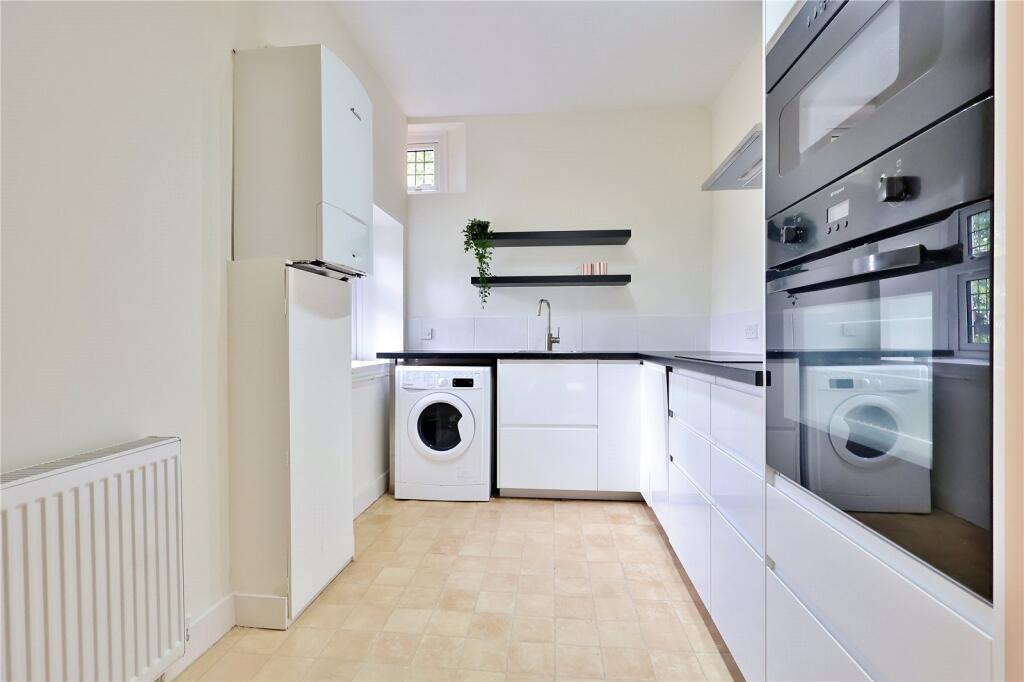 Apartment in Woking, Surrey - View 2