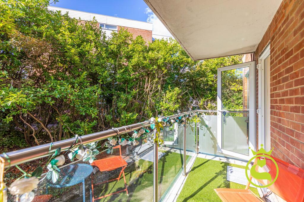 Apartment in Bournemouth, Alder Hills, Poole - View 2