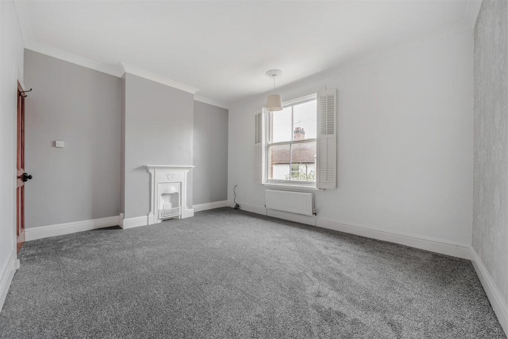 House in Rugby, Warwickshire - View 5