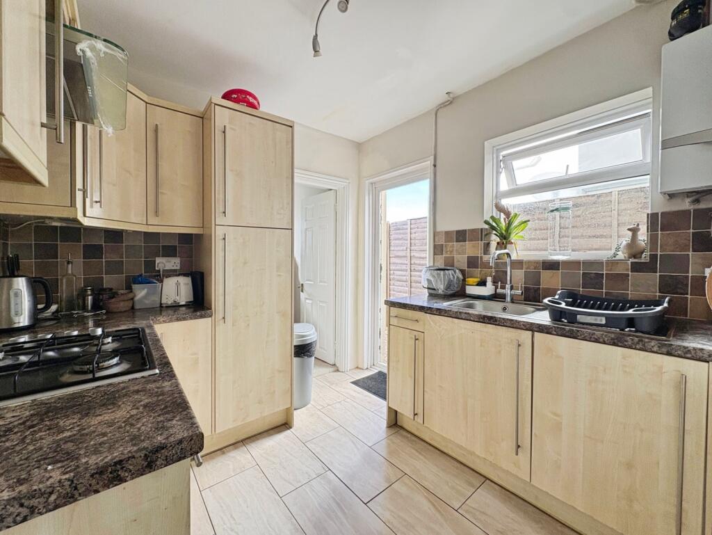 House in Rushmoor, East End, North Town - View 5
