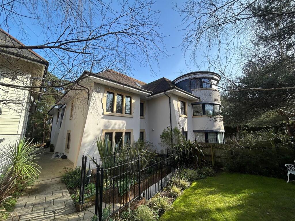 Main image of property: Apartment 3 Augusta, 2 Compton Avenue, Lilliput