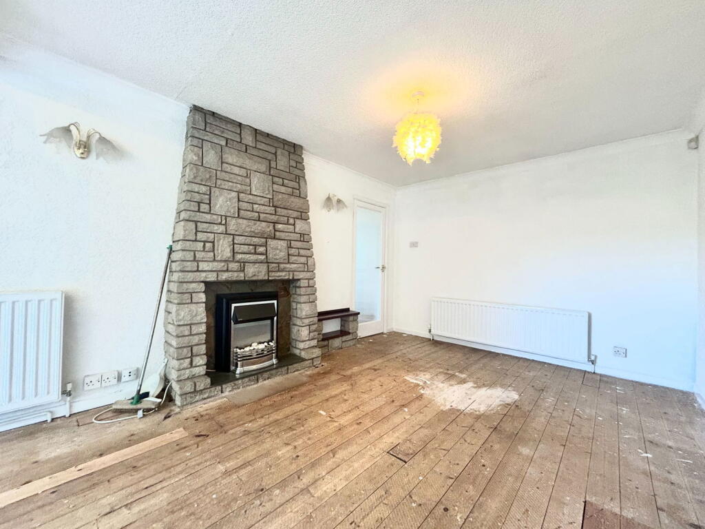 Manor Drive, Lower Gornal photo 2