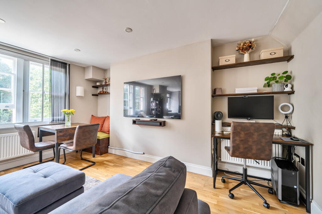 Apartment in Tunbridge Wells, Kent - View 5