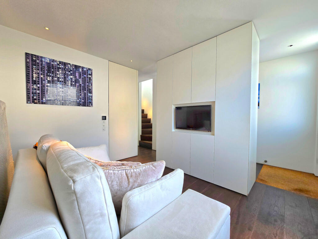 House in Lymington - View 3