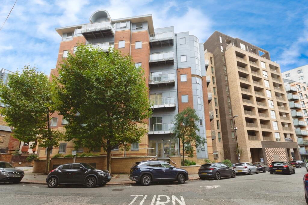 Main image of property: 1 Scarbrook Road, Croydon, CR0