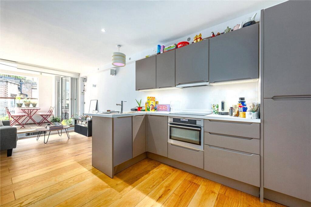 Apartment in London - View 5