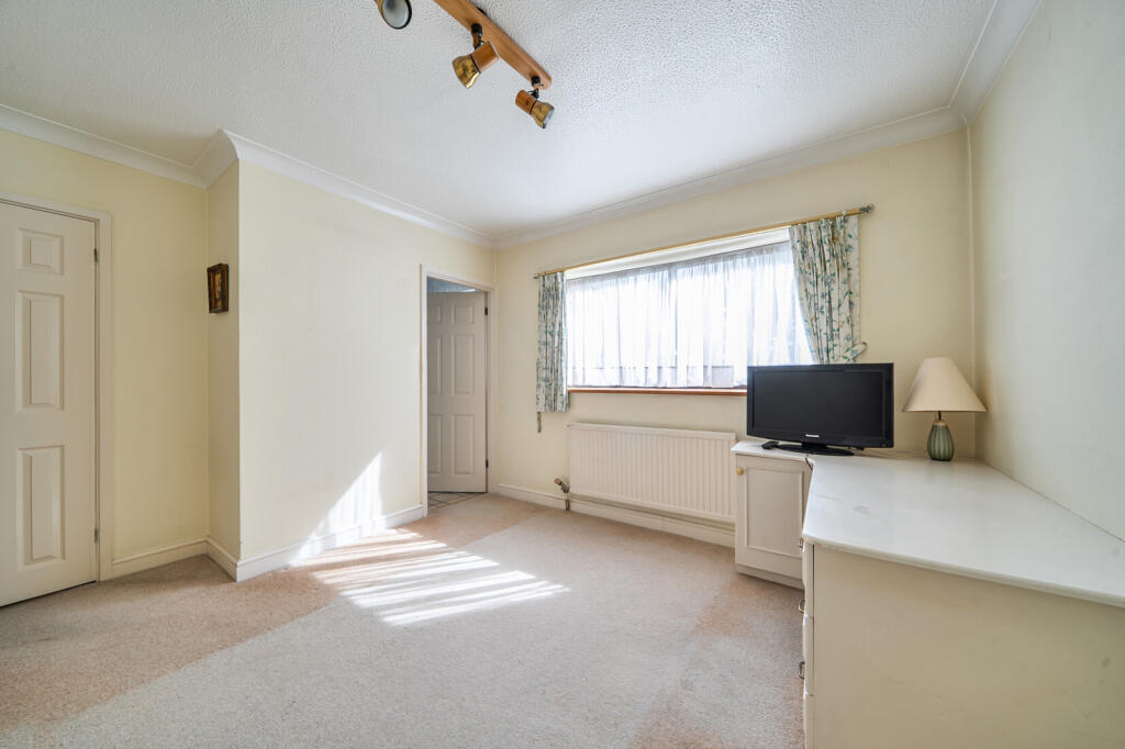 Apartment in London, Church End - More