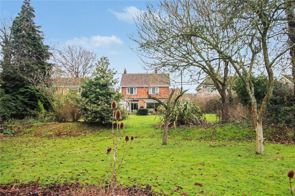 4-bed detached on Surlingham Lane, Rockland St. Mary, Norwich, Norfolk, NR14, £425,000