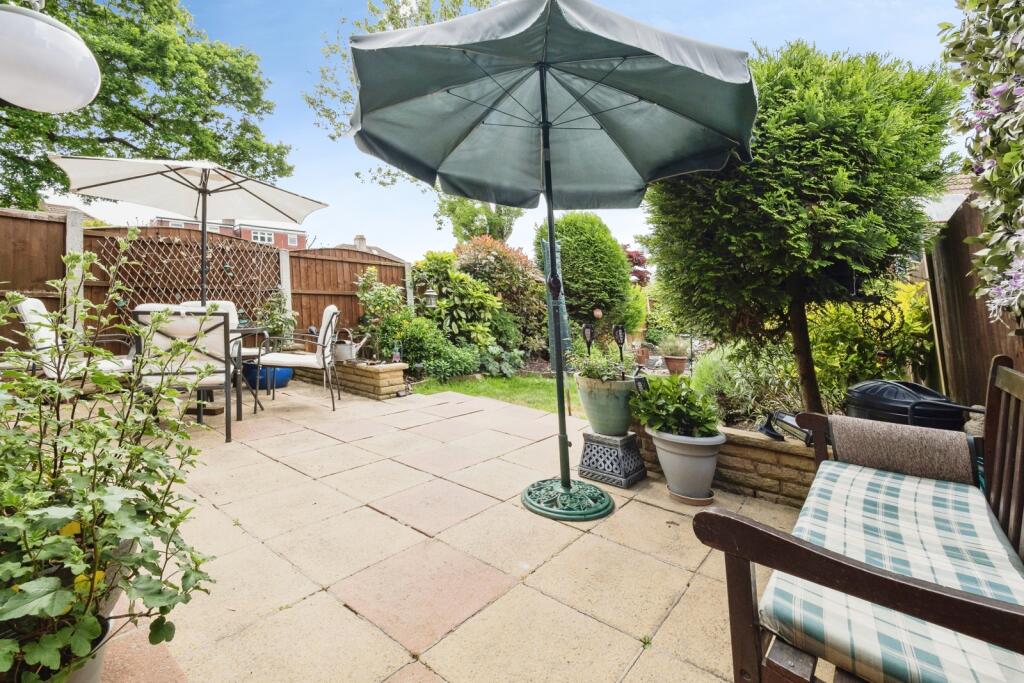 Globe Road, Hornchurch, RM11 photo 4