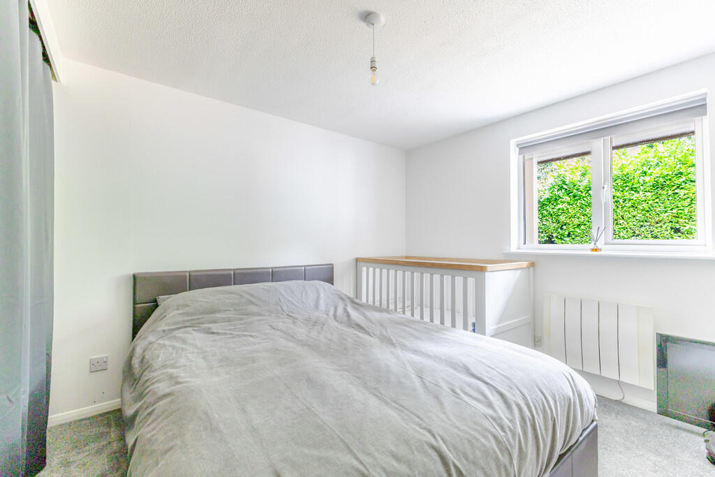 Apartment in Watford, Hertfordshire - View 4