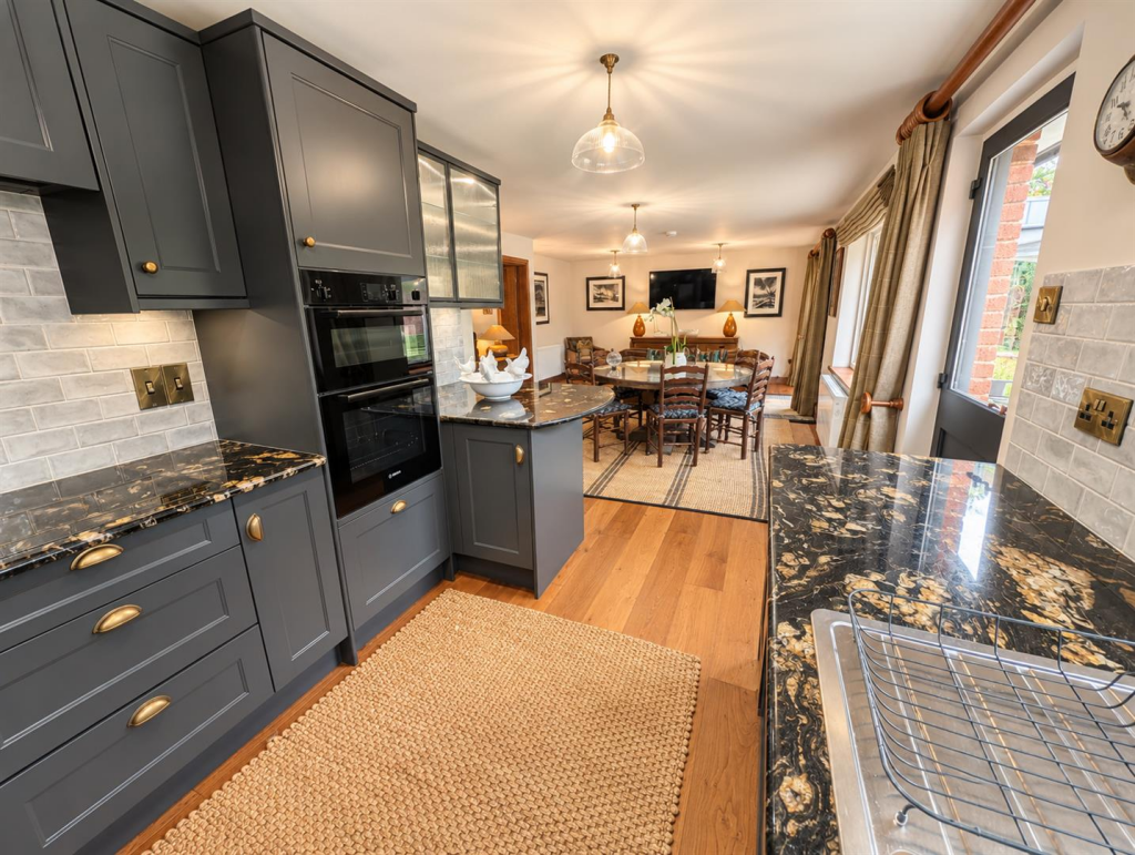 House in Ewyas Harold, Herefordshire - View 3