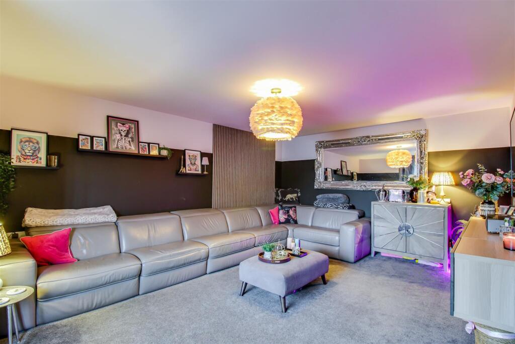 House in Wakefield - View 5