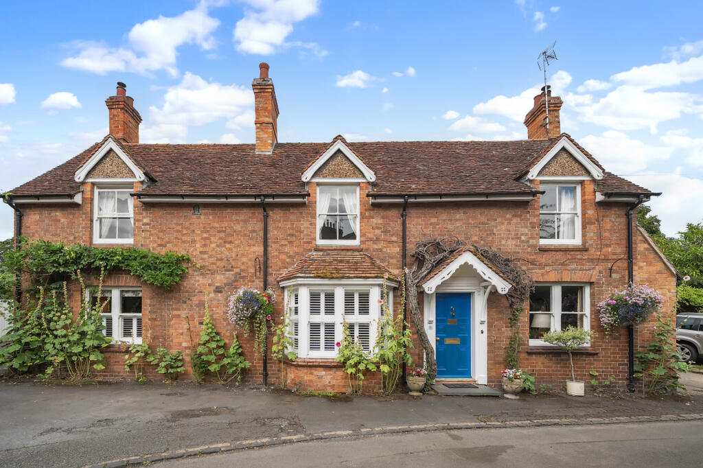 Main image of property: Chestnut Square, Wellesbourne, CV35