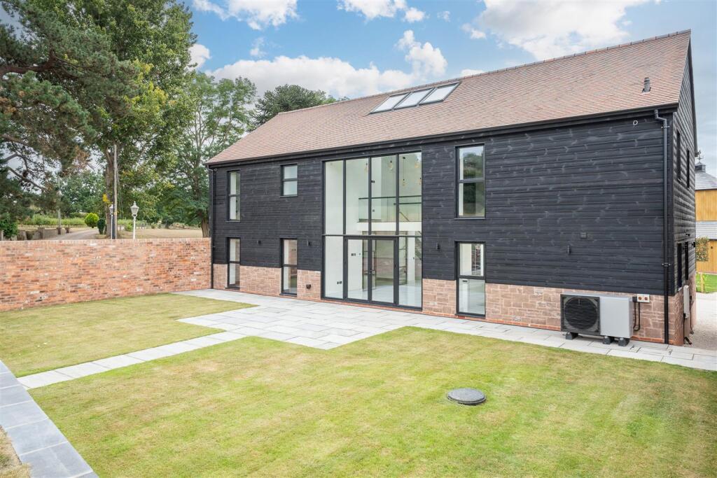 Main image of property: The Threshing Barn, Wyneyards Barns, Lineholt, Ombersley, WR9 0LQ