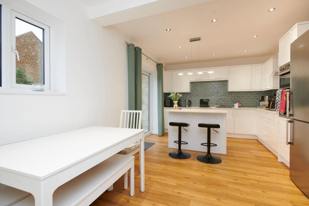 Berryfield Road, Cottingham, Leicestershire, LE16 8XD photo 3