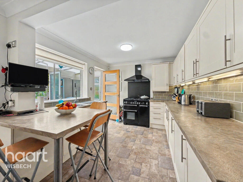 Milton Drive, Leverington photo 3