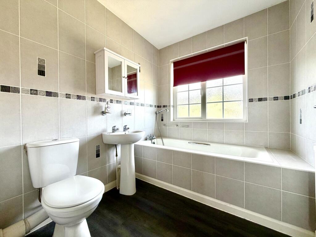 House in London, Royal Borough of Kingston upon Thames - View 4