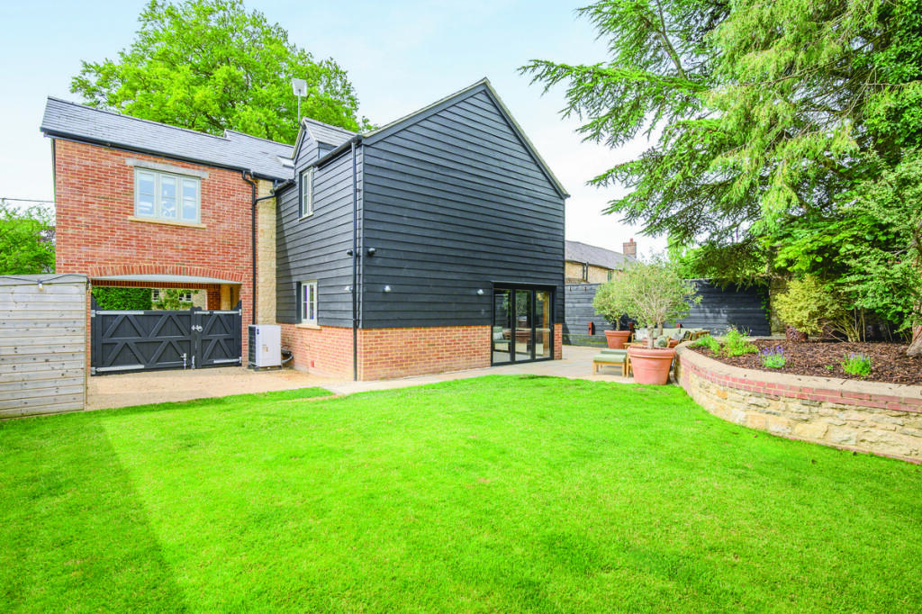 House in Brackley, West Northamptonshire - View 3