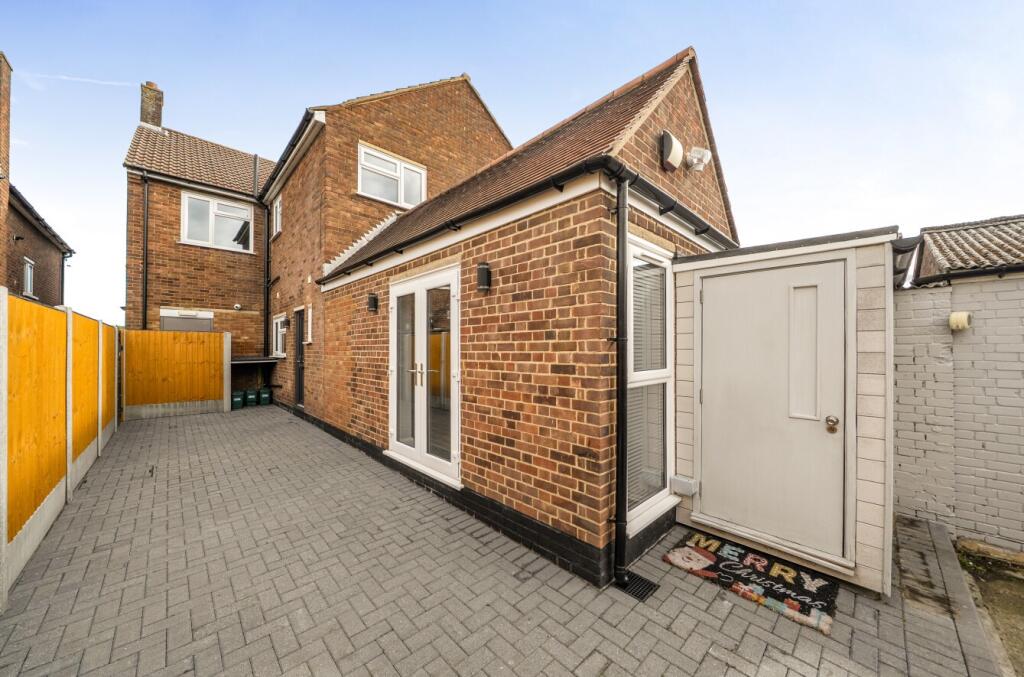 Main image of property: South Parade, South Road, South Ockendon, Essex, RM15 6BT