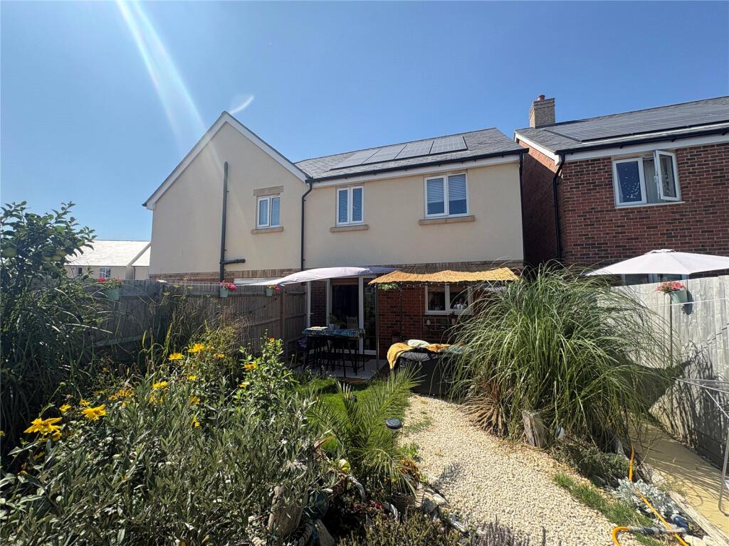 House in Chichester, Selsey - More