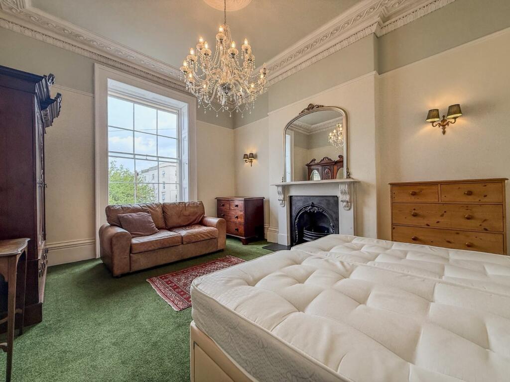 House in Bristol, Cliftonwood, Spike Island - More
