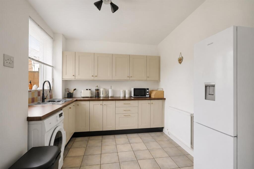 House in Nottingham, Attenborough - View 3