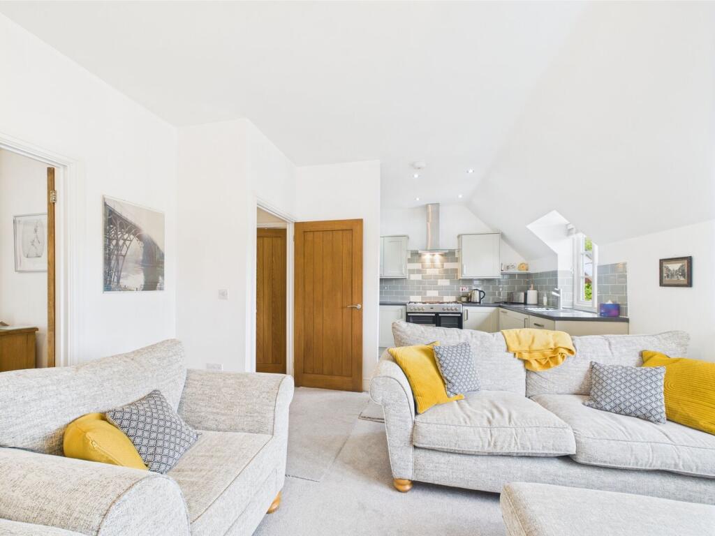 House in Bridgnorth, High Town, Oldbury - View 5