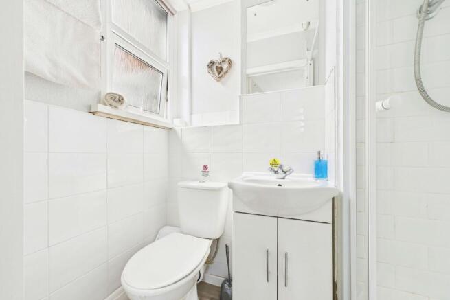 Room 1 en-suite - guest accommodation