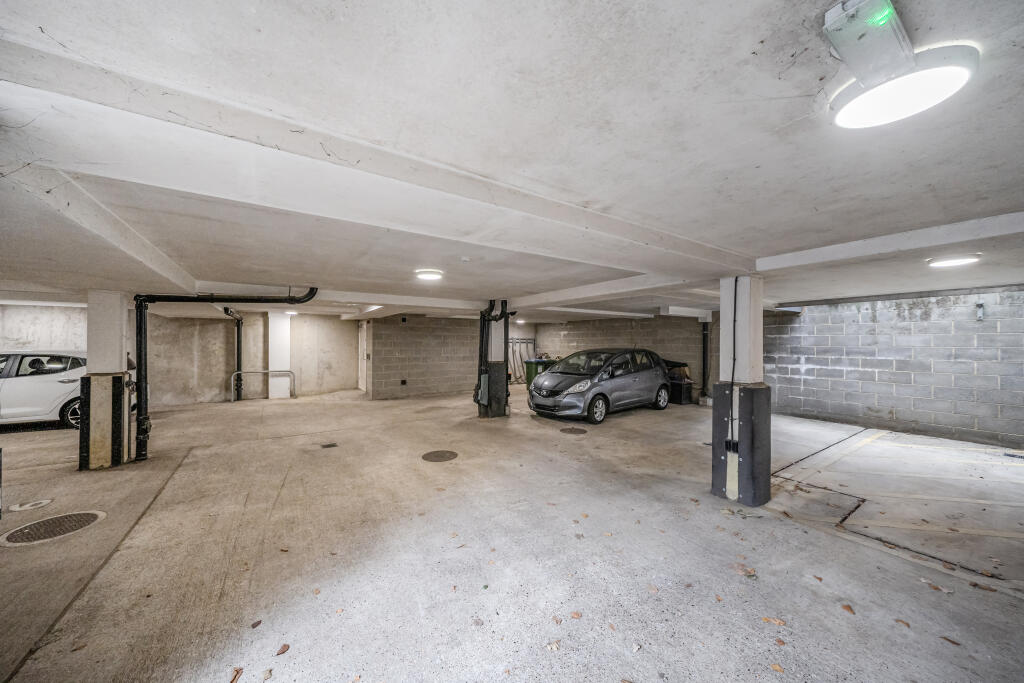 Apartment in Sevenoaks - View 5