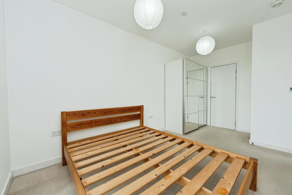 Apartment in London - More