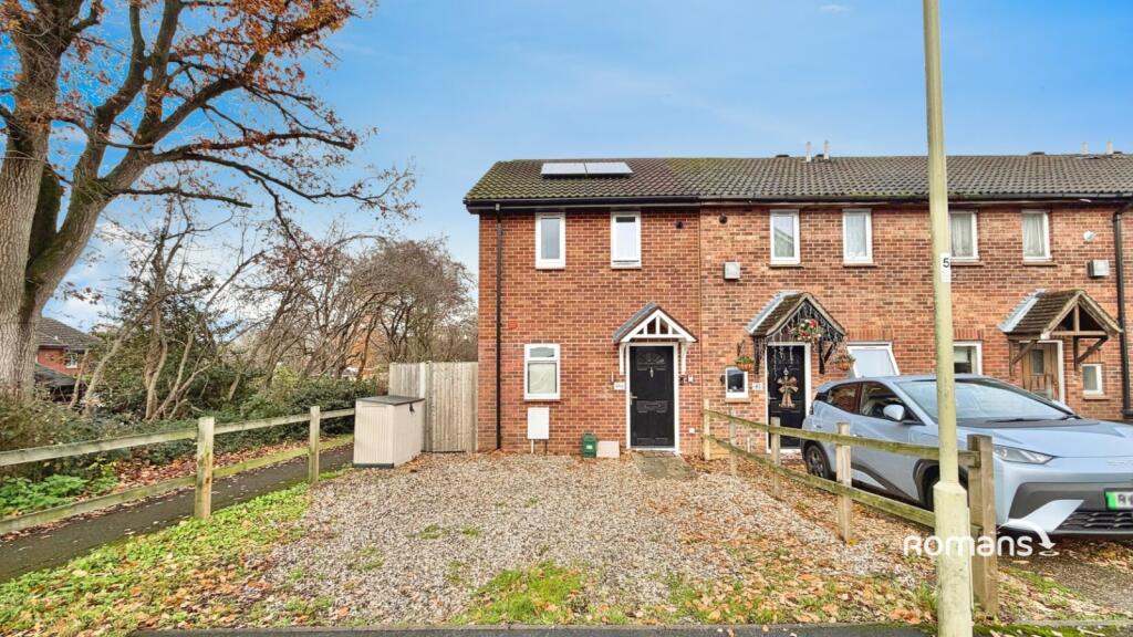 2-bed terraced on Mortimer Gardens, Tadley, Hampshire, £300,000
