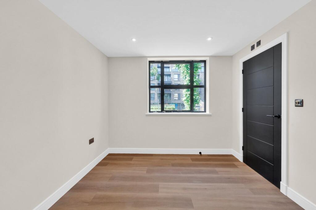3 bedroom mews property for rent