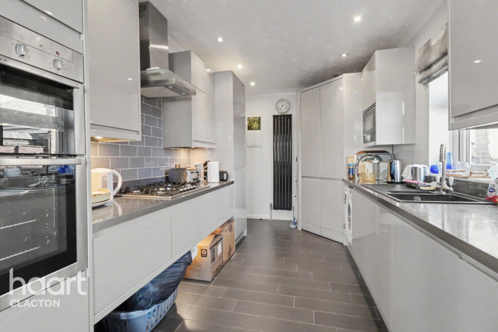 Broadmere Close, Clacton-On-Sea photo 4