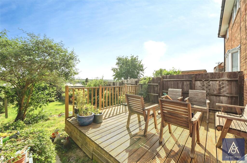 House in Brackley, Radstone Fields - View 3