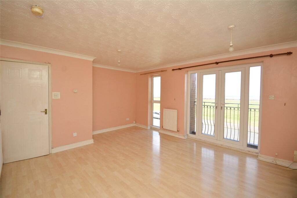 Apartment in Wirral, Liverpool City Region - View 2