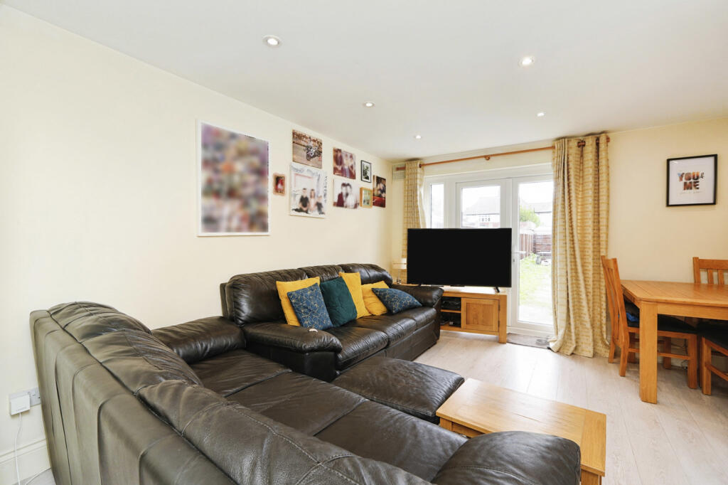 House in London - View 2