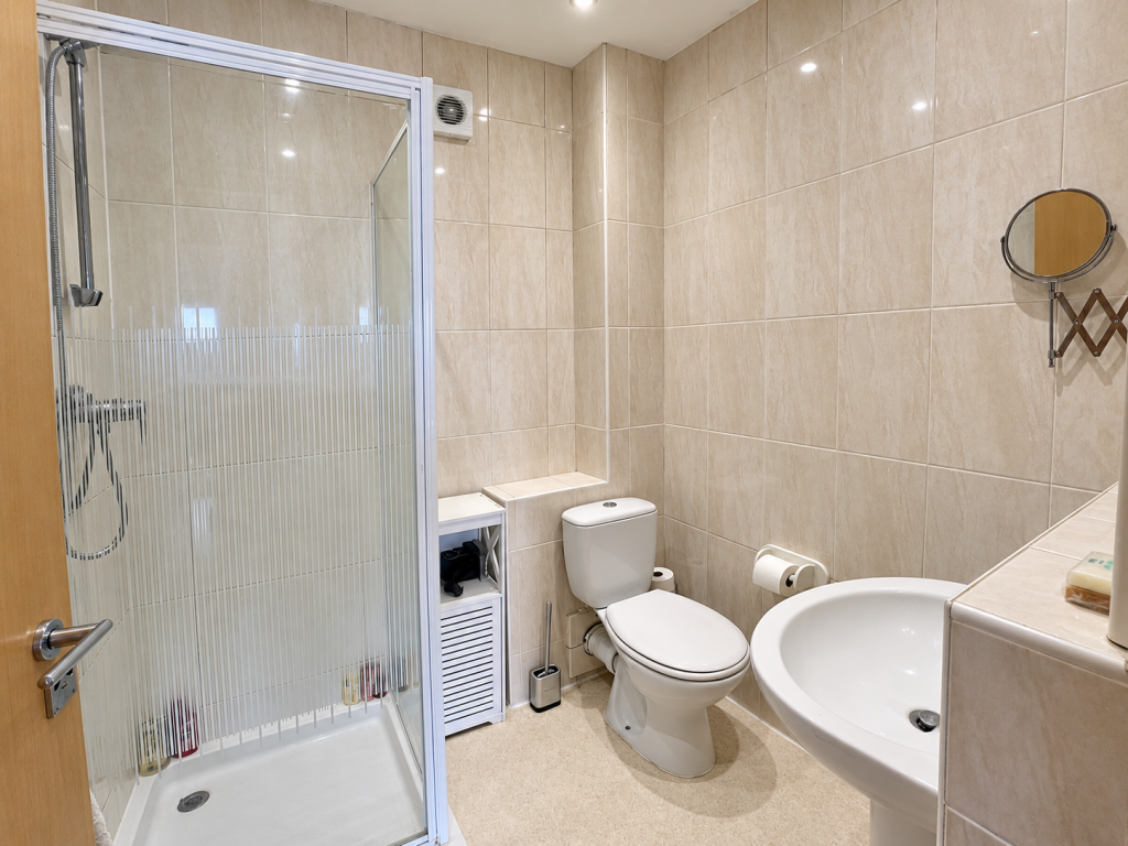 Apartment in Dover, Clarendon - View 4
