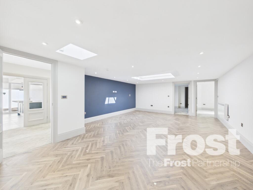 Apartment in Slough, Stoke Poges - View 3